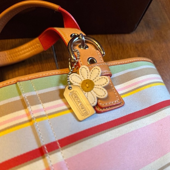Coach #4434 Daisy Bag - Picture 3 of 14